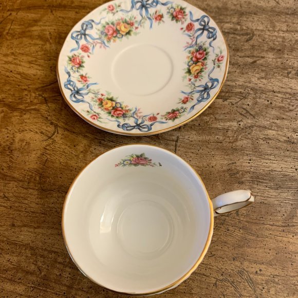 QUEENS ROSINA TEA CUP AND SAUCER RIBBON ROSES BOW TEACUP HAPPY ANNIVERSARY CUP - Picture 2 of 4